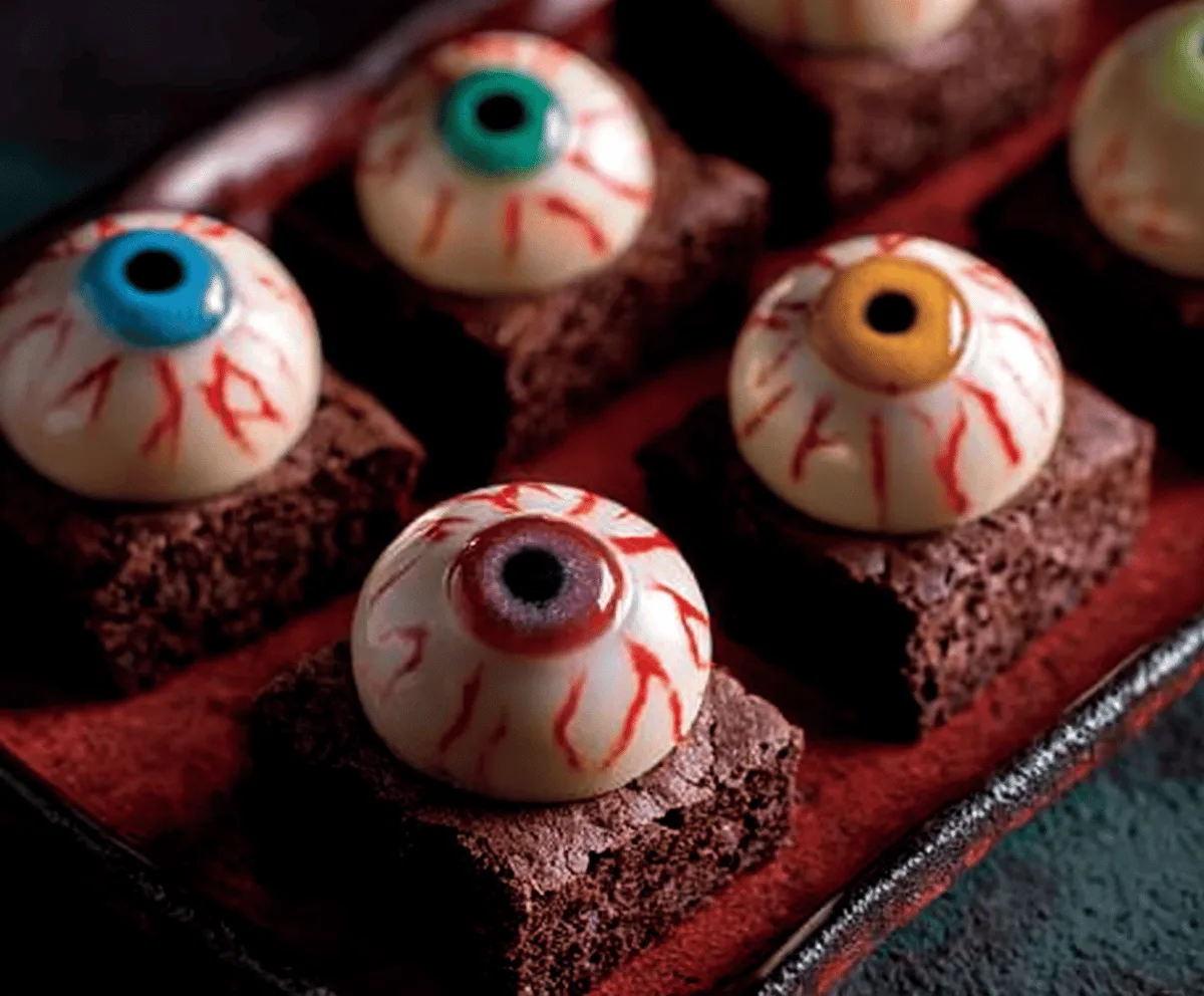 Easy Eyeball Brownies for Halloween